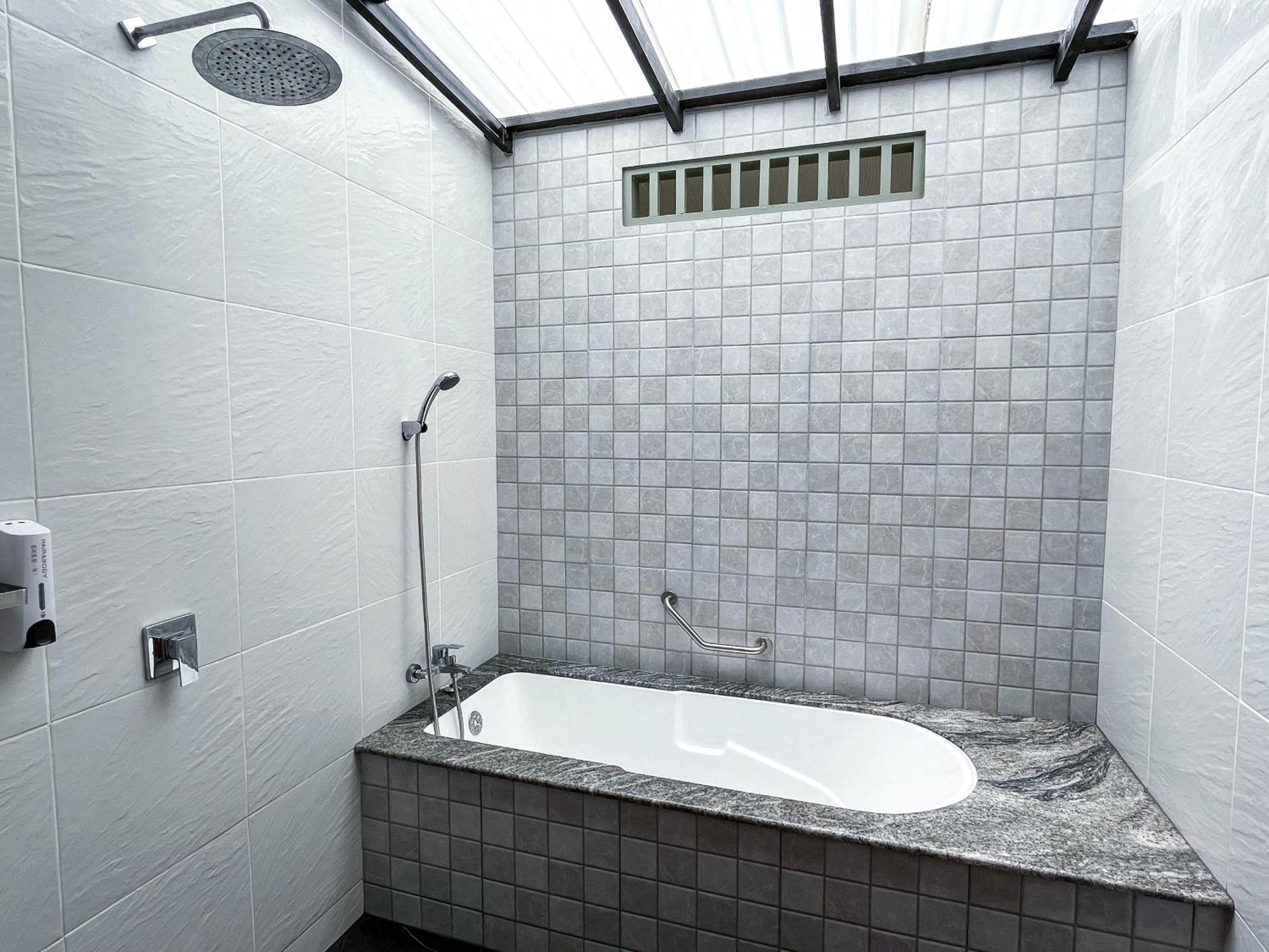 Baleeyan Residence Thalang Szoba fotó